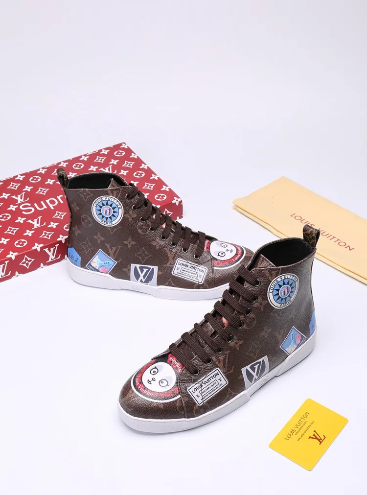Factory price: 400💰 [LV] Animal series limited edition high-top sports shoes for men, L classic print, new autumn and winter style, original replica, 1:1 Counter quality, the fabric is Italian 🇮🇹 imported cowhide ➕🇮🇹 pure sheepskin lining ➕ original outsole, 🔍🔍 high quality, you can go in and out of the counter at will, welcome to compare, the outsole line will never be unglued, all sellers are welcome to sell in the picture above, can be shipped in one piece, code number: 38-44 (45 codes can be customized)